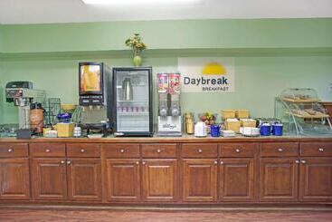 هتل Days Inn By Wyndham Marietta White Water