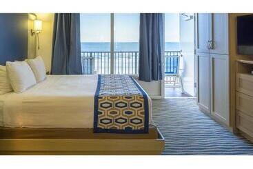 هتل Dolphin Beach Club