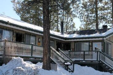 هتل Fireside Lodge