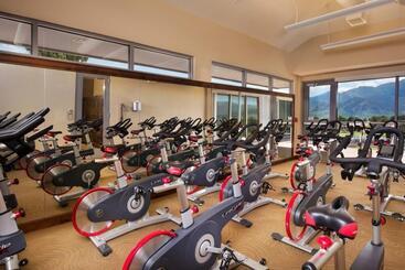 هتل Garden Of The Gods Resort & Club