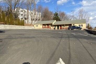 هتل Golden Hill Inndanbury