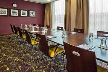 هتل Hampton By Hilton London Luton Airport