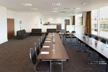 هتل Hampton By Hilton London Luton Airport