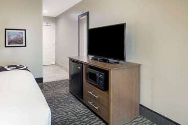 هتل La Quinta By Wyndham Visalia/sequoia Gateway