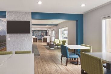 هتل La Quinta Inn & Suites By Wyndham Central Point  Medford