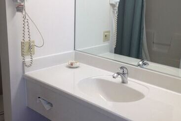 هتل Parkside Inn Bridgeview