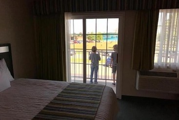 هتل Parkside Inn Bridgeview