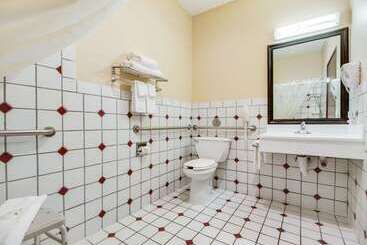 هتل Quality Inn & Suites