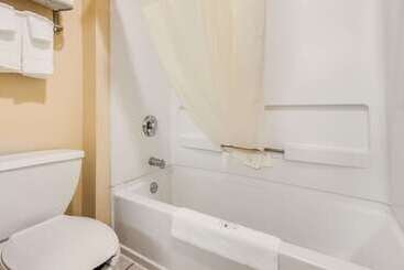 هتل Quality Inn & Suites