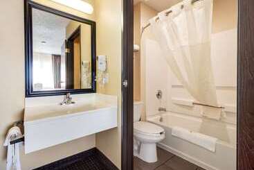 هتل Quality Inn & Suites