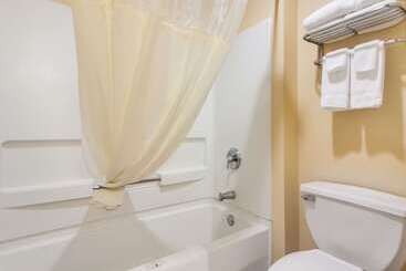 هتل Quality Inn & Suites