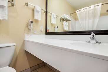 هتل Quality Inn & Suites