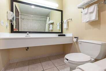 هتل Quality Inn & Suites
