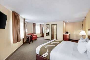 هتل Quality Inn & Suites