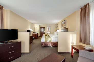 هتل Quality Inn & Suites