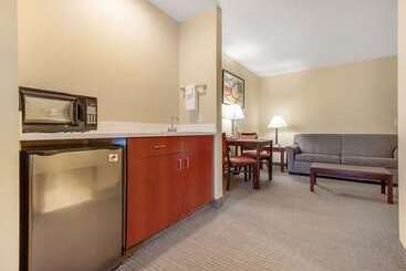 هتل Quality Inn & Suites