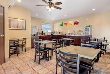 هتل Quality Inn & Suites
