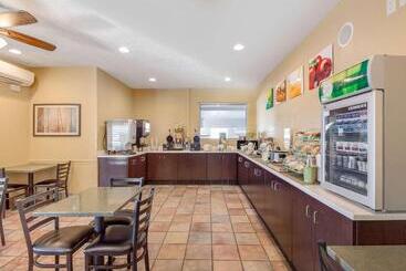 هتل Quality Inn & Suites