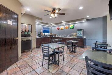 هتل Quality Inn & Suites