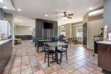 هتل Quality Inn & Suites