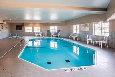هتل Quality Inn & Suites
