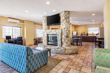 هتل Quality Inn & Suites