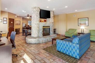هتل Quality Inn & Suites