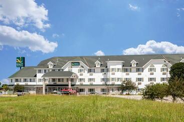 هتل Quality Inn & Suites