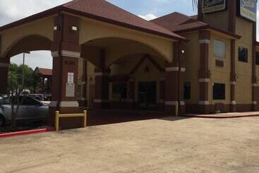 هتل Scottish Inn & Suites Hobby Airport