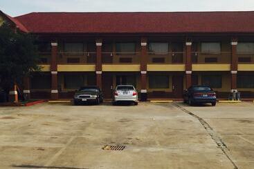 هتل Scottish Inn & Suites Hobby Airport