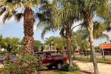 هتل Scottish Inn & Suites Hobby Airport