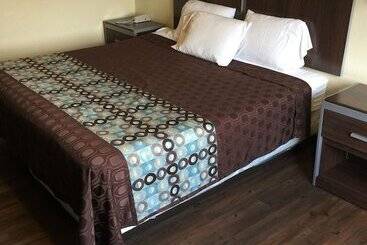 هتل Scottish Inn & Suites Hobby Airport