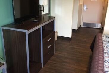 هتل Scottish Inn & Suites Hobby Airport