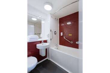 هتل Travelodge Edinburgh Central Waterloo Place