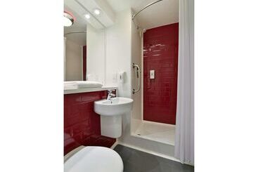هتل Travelodge Edinburgh Central Waterloo Place