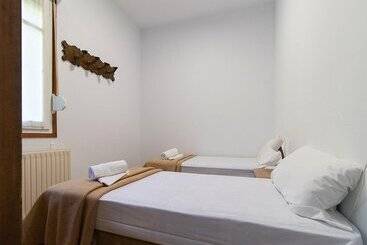 Apartamentos Escarrilla 3000