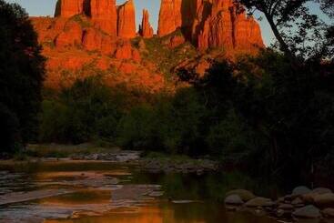 تختخواب و صبحانه A Sunset Chateau