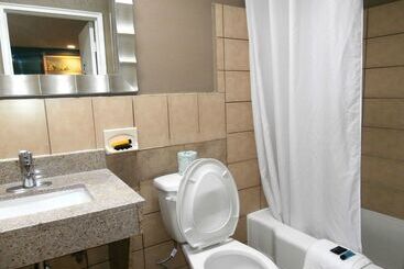 هتل Americas Best Value Inn Savannah