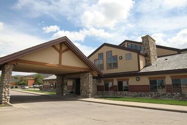 هتل C'mon Inn & Suites Fargo