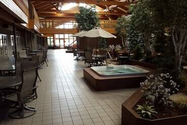هتل C'mon Inn & Suites Fargo