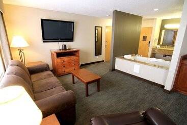هتل C'mon Inn & Suites Fargo