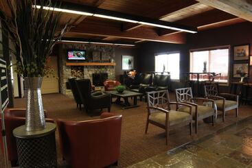 هتل C'mon Inn & Suites Fargo