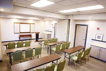 هتل Country Inn & Suites By Radisson, Harrisburg West Mechanicsburg