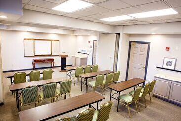 هتل Country Inn & Suites By Radisson, Harrisburg West Mechanicsburg