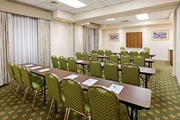 هتل Country Inn & Suites By Radisson, Harrisburg West Mechanicsburg