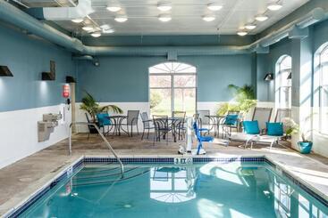 هتل Country Inn & Suites By Radisson, Harrisburg West Mechanicsburg