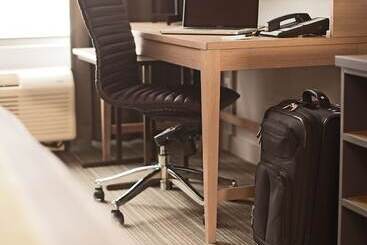 هتل Country Inn & Suites By Radisson, Madison Southwest, Wi