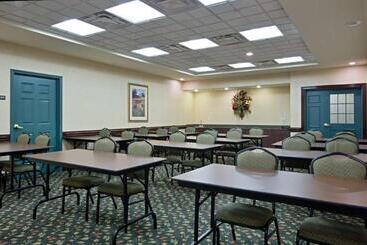 هتل Country Inn & Suites By Radisson, Newport News South, Va