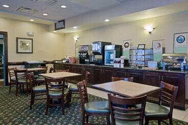 هتل Country Inn & Suites By Radisson, Newport News South, Va