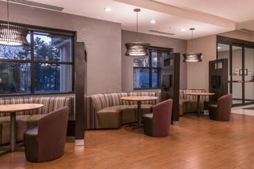 هتل Courtyard By Marriott Newark University Of Delaware